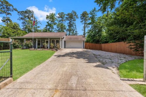 10584 Royal Tricia Dr, Conroe, TX 77303-2794