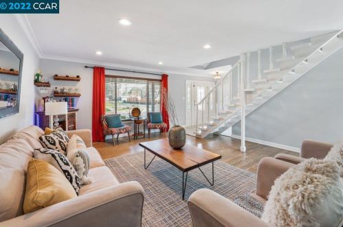 951 Getoun Dr, Concord, CA 94518-3333