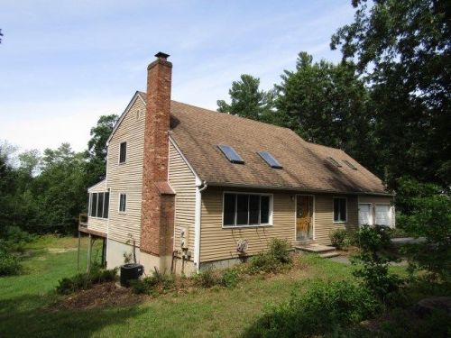 11 Alan Cir, Londonderry, NH 03053-3132