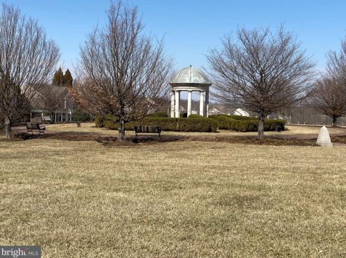 118 Un Rdg Dr, Charles Town WV 25414-4937 exterior