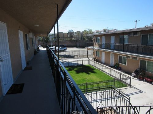 320 Guinida Ln, Anaheim CA  92805-6120 exterior