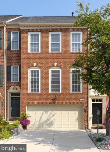8429 Chaucer House Ct, Lorton, VA 22079-5009