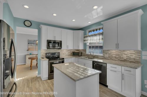 10 Butternut Ln, Berkeley Township, NJ 08721-2180