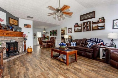 140 Hunters Ridge Dr, Porterdale, GA 30014-8429