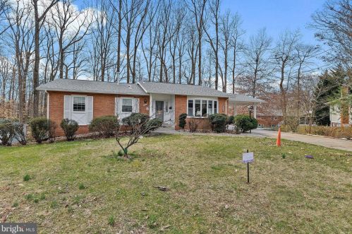 7819 Ravenel Ct, Springfield VA  22151-2423 exterior