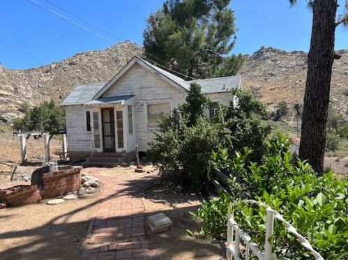 2270 Mt Vernon Ave, Riverside CA  92507-4624 exterior