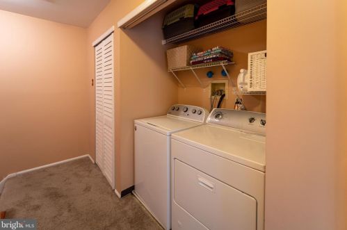 68 Cheverny Ct, Trenton NJ  08619-4716 exterior