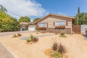 2068 Comet St, Redding, CA 96002-3326