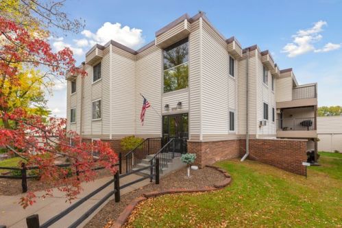 10720 Rockford Rd, Minneapolis, MN 55442-2865