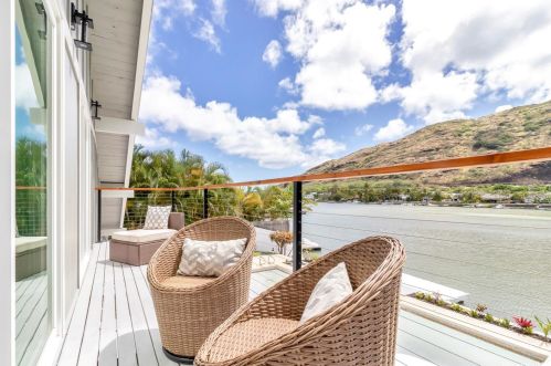 6847 Niumalu Loop, Honolulu HI  96825-1642 exterior