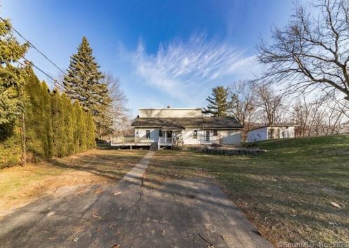 26 Edgewood Ave, Huntington, CT 06484-5616