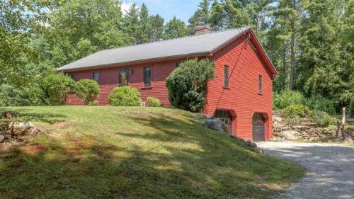 81 Carriage Hill Rd, Chichester, NH 03234-4404