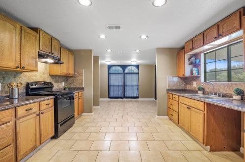 6232 Tenderfoot Trl, Fort Worth TX  76135-9253 exterior
