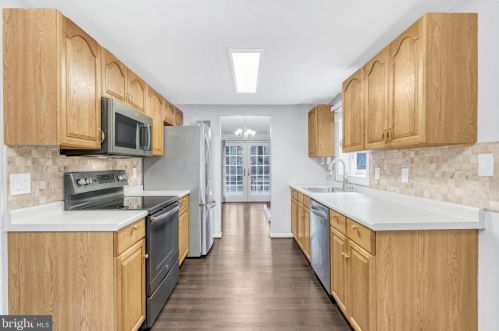 9919 Coffer Woods Rd, Springfield VA  22015-2903 exterior