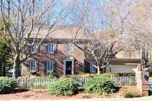 305 Tower Ln, Greensboro, NC 27410-5132