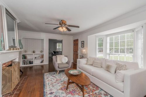 101 Lindenwood Dr, Fort Worth, TX 76107-7827