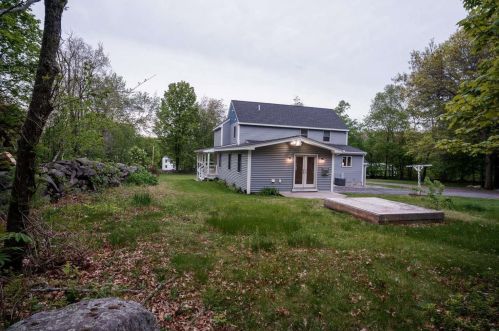 30 Ledge Rd, Pelham NH  03076-2613 exterior