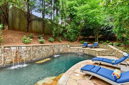 800 Lake Summit Dr, Atlanta GA  30342-1975 exterior