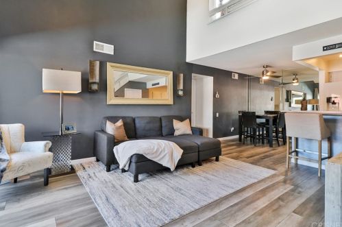 2507 Chandler Ave, Simi Valley, CA 93065-0995