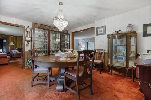 2 Fairway Dr, Hudson NH 03051-5206 exterior