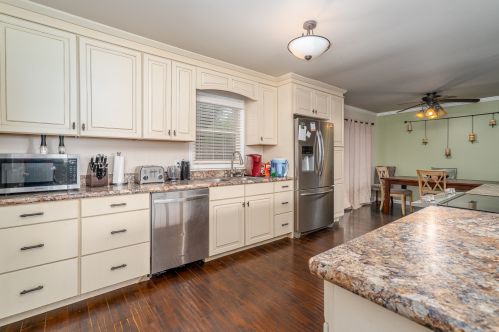 23829 Essex Dr, Minooka, IL 60410-3045