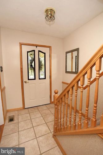 8 Wayne Dr, Columbus, NJ 08022-9741