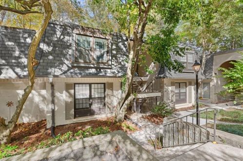 27 Cantey Pl, Atlanta GA  30327-4018 exterior