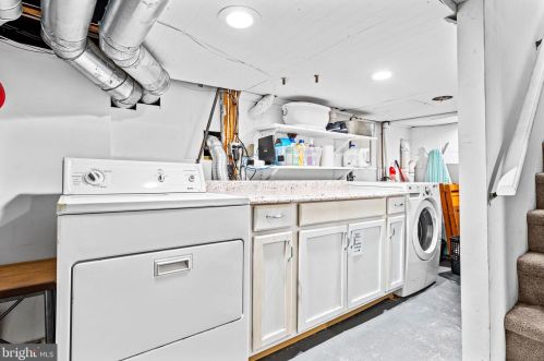 646 Maple Ave, Tavistock NJ 08033-1147 exterior