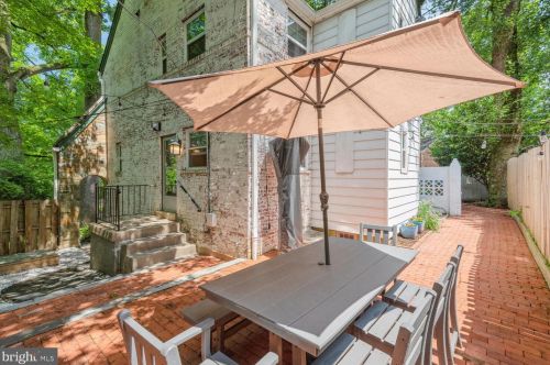 2400 Seminary Rd, Silver Spring MD 20910-1368 exterior