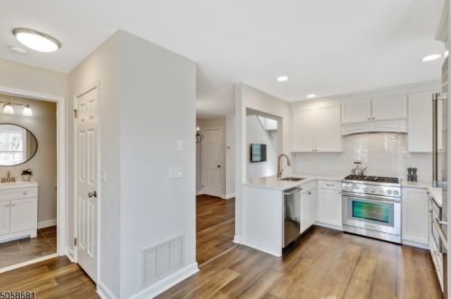 2801 Cortland Ln, Whippany, NJ