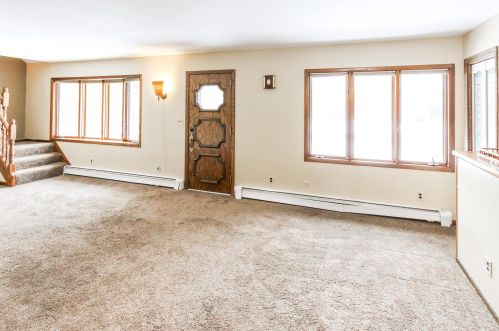 2126 Hillview Rd, Saint Paul MN  55112-1224 exterior