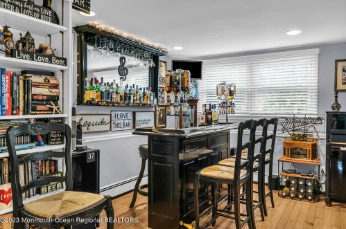 37 Walnut Ave, Tinton Falls NJ 07701-6132 exterior