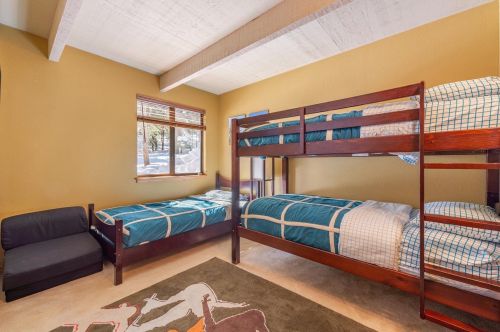11436 Rhineland Ave, Truckee CA  96161-7067 exterior