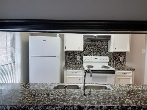 1612 Hazelwood St, Conroe TX  77301-4069 exterior