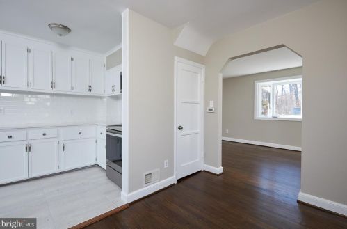 221 Dl Dr, Silver Spring MD 20910-1501 exterior