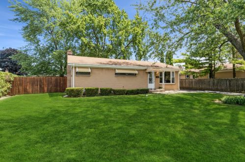 131 Flora Ave, Glenview, IL 60025-4717