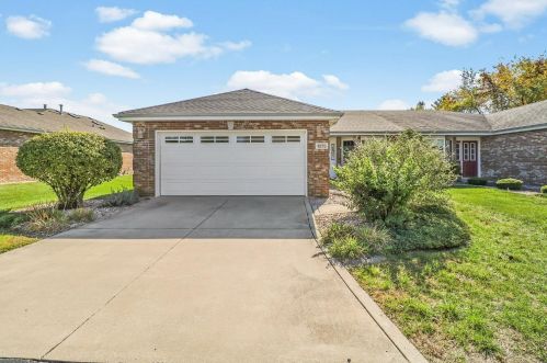 1075 Freedom Cir, Crown Point, IN 46307-3077