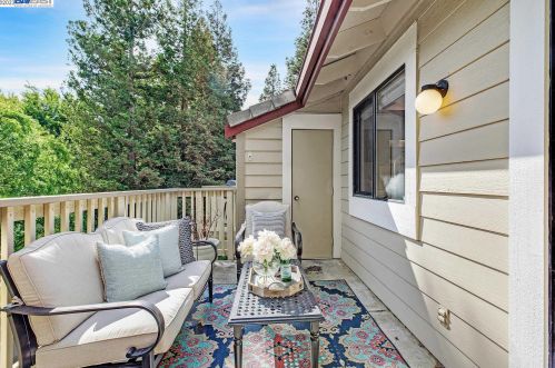 3308 Smoketree Commons Dr, Pleasanton CA  94566-7959 exterior