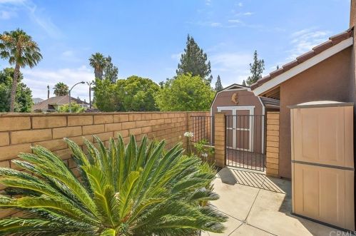 6880 Rycroft Dr, Riverside CA  92506-5317 exterior