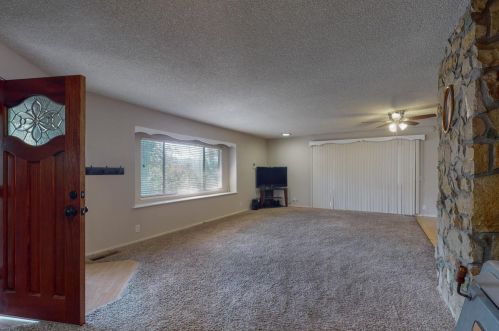 471 Fowler Ln, Diamond Springs, CA 95619-9708