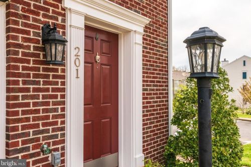 201 Hawks View Sq, Leesburg, VA 20175-4103