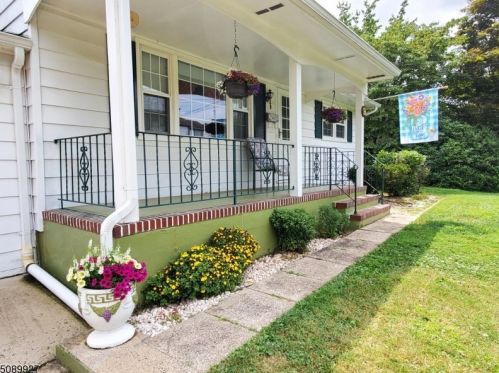 9 Alice St, Manville, NJ 08835-1906