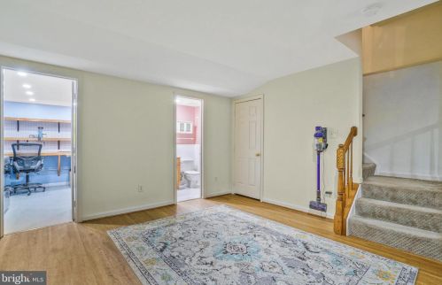 8858 Eagle Rock Ln, Springfield VA  22153-1727 exterior