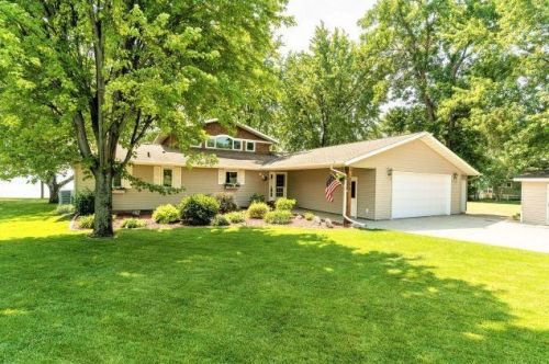 703 Shore Dr, Battle Lake, MN 56515-4069