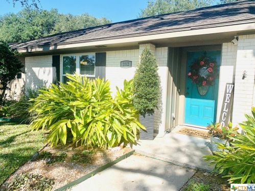 212 Longfellow Ln, Victoria, TX 77904-1717