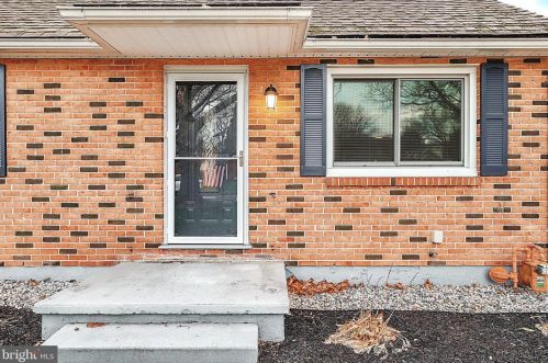 1740 Argyle Dr, York, PA 17406-1801