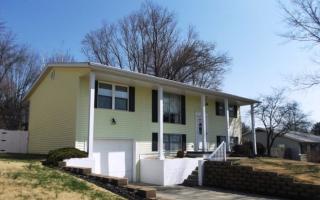 3832 Fairington Dr, Blmgtn IN  47403-3824 exterior