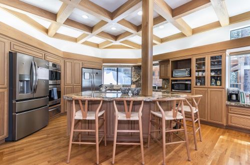 315 Skidder Trl, Truckee CA  96161-3930 exterior