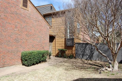 109 Brentwood Ct, Irving TX  75061-2954 exterior