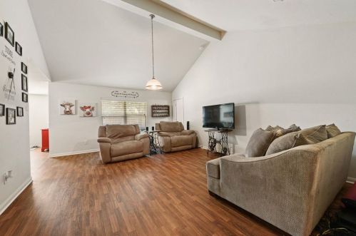 305 Pine Mist Ln, Conroe, TX 77304-1509
